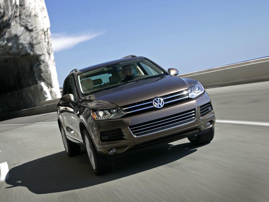  Volkswagen Touareg V6 TDi 2010 года  (US) (фото 8 из 16)